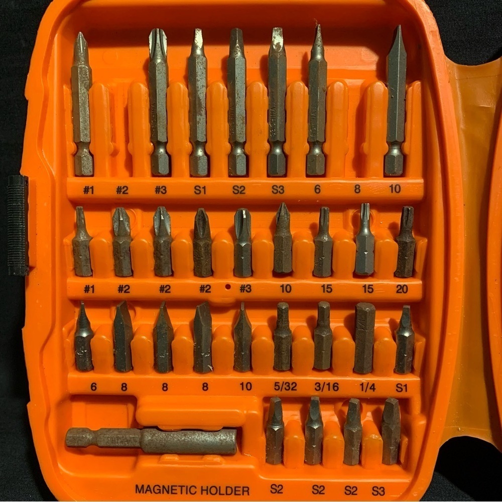 BLACK & DECKER Screw Driving Incomplete Bit Case Set - Picture 3 of 5